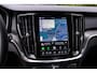 Volvo V60 2.0 T6 Plug-in hybrid AWD Ultra Dark | Adaptive Cruise Control | Head Up Display | 360 Camera | Schuif -/ Kanteldak | 19 Inch | Sportstoelen | Harman Kardon Audio | Memory | Adaptieve Koplampen |