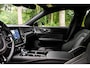 Volvo V60 2.0 T6 Plug-in hybrid AWD Ultra Dark | Adaptive Cruise Control | Head Up Display | 360 Camera | Schuif -/ Kanteldak | 19 Inch | Sportstoelen | Harman Kardon Audio | Memory | Adaptieve Koplampen |
