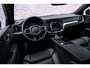 Volvo V60 2.0 T6 Plug-in hybrid AWD Ultra Dark | Adaptive Cruise Control | Head Up Display | 360 Camera | Schuif -/ Kanteldak | 19 Inch | Sportstoelen | Harman Kardon Audio | Memory | Adaptieve Koplampen |