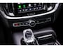 Volvo V60 2.0 T6 Plug-in hybrid AWD Ultra Dark | Adaptive Cruise Control | Head Up Display | 360 Camera | Schuif -/ Kanteldak | 19 Inch | Sportstoelen | Harman Kardon Audio | Memory | Adaptieve Koplampen |