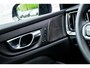 Volvo V60 2.0 T6 Plug-in hybrid AWD Ultra Dark | Adaptive Cruise Control | Head Up Display | 360 Camera | Schuif -/ Kanteldak | 19 Inch | Sportstoelen | Harman Kardon Audio | Memory | Adaptieve Koplampen |