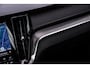 Volvo V60 2.0 T6 Plug-in hybrid AWD Ultra Dark | Adaptive Cruise Control | Head Up Display | 360 Camera | Schuif -/ Kanteldak | 19 Inch | Sportstoelen | Harman Kardon Audio | Memory | Adaptieve Koplampen |