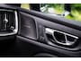Volvo V60 2.0 T6 Plug-in hybrid AWD Ultra Dark | Adaptive Cruise Control | Head Up Display | 360 Camera | Schuif -/ Kanteldak | 19 Inch | Sportstoelen | Harman Kardon Audio | Memory | Adaptieve Koplampen |