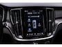 Volvo V60 2.0 T6 Plug-in hybrid AWD Ultra Dark | Adaptive Cruise Control | Head Up Display | 360 Camera | Schuif -/ Kanteldak | 19 Inch | Sportstoelen | Harman Kardon Audio | Memory | Adaptieve Koplampen |