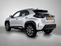 Toyota Yaris Cross 1.5 Hybrid 115 First Edition + | BTW voertuig | Stoel+stuurverwarming | Draadloze telefoonlader | Achteruitrijcamera | Cruise Control Adaptive | Navigatie |