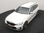 BMW 3-Serie Touring 330e M Sport PHEV 293pk Dealer O.H. NIEUW MODEL | Adaptive Cruise | Head Up | Camera | Lederen Competition Stoelen Memory & Verwarmd | Sfeerverlichting | Stuur Verwarmd | Keyless | Blis | Apple Carplay | Plug In Hybrid |
