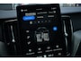 Volvo XC60 T6 Plug-in hybrid AWD Plus Black Edition | Panoramadak | Verwarmbare voorstoelen en achterbank | 360 graden camera | Premium audio by Harman Kardon | Elektrische achterklep | Adaptieve cruise control | BLIS | Head Up Display | Volvo Guard Alarm | Google Navigatie |