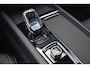 Volvo XC60 T6 Plug-in hybrid AWD Plus Black Edition | Panoramadak | Verwarmbare voorstoelen en achterbank | 360 graden camera | Premium audio by Harman Kardon | Elektrische achterklep | Adaptieve cruise control | BLIS | Head Up Display | Volvo Guard Alarm | Google Navigatie |