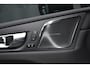 Volvo XC60 T6 Plug-in hybrid AWD Plus Black Edition | Panoramadak | Verwarmbare voorstoelen en achterbank | 360 graden camera | Premium audio by Harman Kardon | Elektrische achterklep | Adaptieve cruise control | BLIS | Head Up Display | Volvo Guard Alarm | Google Navigatie |