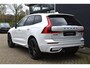 Volvo XC60 T6 Plug-in hybrid AWD Plus Black Edition | Panoramadak | Verwarmbare voorstoelen en achterbank | 360 graden camera | Premium audio by Harman Kardon | Elektrische achterklep | Adaptieve cruise control | BLIS | Head Up Display | Volvo Guard Alarm | Google Navigatie |