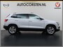Skoda Karoq 1.5T 150pk ACT Trekhaak Adap.Cruise Camera Navi Virtual Cockpit ECC Apple Carplay Android PDC StoelverwarmingVerschuifbare Achterstoelen Business Edition Plus Comfort Pack Lmv Led Isofix DAB Voorruitverwarming Regen-Lichtsensor File Assist Verkeersbord Detectie 1.500KG Trekgewicht 1e Eigenaar Origineel Nederlandse Auto Bij 110.000km nog Beurt gehad! 1.500kg Trekgewicht! EURO6