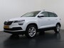 Skoda Karoq 1.5T 150pk ACT Trekhaak Adap.Cruise Camera Navi Virtual Cockpit ECC Apple Carplay Android PDC StoelverwarmingVerschuifbare Achterstoelen Business Edition Plus Comfort Pack Lmv Led Isofix DAB Voorruitverwarming Regen-Lichtsensor File Assist Verkeersbord Detectie 1.500KG Trekgewicht 1e Eigenaar Origineel Nederlandse Auto Bij 110.000km nog Beurt gehad! 1.500kg Trekgewicht! EURO6