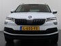 Skoda Karoq 1.5T 150pk ACT Trekhaak Adap.Cruise Camera Navi Virtual Cockpit ECC Apple Carplay Android PDC StoelverwarmingVerschuifbare Achterstoelen Business Edition Plus Comfort Pack Lmv Led Isofix DAB Voorruitverwarming Regen-Lichtsensor File Assist Verkeersbord Detectie 1.500KG Trekgewicht 1e Eigenaar Origineel Nederlandse Auto Bij 110.000km nog Beurt gehad! 1.500kg Trekgewicht! EURO6