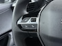 Peugeot e-2008 EV Allure 50 kWh | ACCU 99% | 3-fase | Automatische airconditioning | Navigatie via Apple Carplay en Android auto | Cruise control | Keyless entry