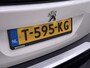 Peugeot e-2008 EV Allure 50 kWh | ACCU 99% | 3-fase | Automatische airconditioning | Navigatie via Apple Carplay en Android auto | Cruise control | Keyless entry