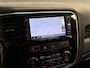 Mitsubishi Outlander 2.0 PHEV Deluxe 204Pk Automaat (NAVIGATIE, CAMERA, LEDER/ALCANTARA, KEYLESS, SPORTSTOELEN, TREKHAAK, GETINT GLAS, CRUISE, NIEUWE APK, NIEUWSTAAT)