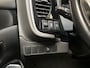 Mitsubishi Outlander 2.0 PHEV Deluxe 204Pk Automaat (NAVIGATIE, CAMERA, LEDER/ALCANTARA, KEYLESS, SPORTSTOELEN, TREKHAAK, GETINT GLAS, CRUISE, NIEUWE APK, NIEUWSTAAT)