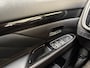 Mitsubishi Outlander 2.0 PHEV Deluxe 204Pk Automaat (NAVIGATIE, CAMERA, LEDER/ALCANTARA, KEYLESS, SPORTSTOELEN, TREKHAAK, GETINT GLAS, CRUISE, NIEUWE APK, NIEUWSTAAT)