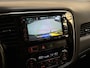 Mitsubishi Outlander 2.0 PHEV Deluxe 204Pk Automaat (NAVIGATIE, CAMERA, LEDER/ALCANTARA, KEYLESS, SPORTSTOELEN, TREKHAAK, GETINT GLAS, CRUISE, NIEUWE APK, NIEUWSTAAT)