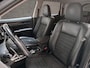 Mitsubishi Outlander 2.0 PHEV Deluxe 204Pk Automaat (NAVIGATIE, CAMERA, LEDER/ALCANTARA, KEYLESS, SPORTSTOELEN, TREKHAAK, GETINT GLAS, CRUISE, NIEUWE APK, NIEUWSTAAT)