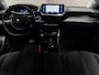 Peugeot 2008 1.2 PureTech Allure Sport Automaat (VIRTUAL COCKPIT, APPLE CARPLAY, GROOT NAVI, 360 CAMERA, LEDER, SPORTSTOELEN, KEYLESS, GETINT GLAS, NIEUWE APK, NIEUWSTAAT)