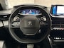 Peugeot 2008 1.2 PureTech Allure Sport Automaat (VIRTUAL COCKPIT, APPLE CARPLAY, GROOT NAVI, 360 CAMERA, LEDER, SPORTSTOELEN, KEYLESS, GETINT GLAS, NIEUWE APK, NIEUWSTAAT)