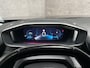 Peugeot 2008 1.2 PureTech Allure Sport Automaat (VIRTUAL COCKPIT, APPLE CARPLAY, GROOT NAVI, 360 CAMERA, LEDER, SPORTSTOELEN, KEYLESS, GETINT GLAS, NIEUWE APK, NIEUWSTAAT)