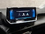 Peugeot 2008 1.2 PureTech Allure Sport Automaat (VIRTUAL COCKPIT, APPLE CARPLAY, GROOT NAVI, 360 CAMERA, LEDER, SPORTSTOELEN, KEYLESS, GETINT GLAS, NIEUWE APK, NIEUWSTAAT)