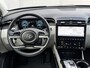 Hyundai Tucson 1.6 T-GDI HEV 230pk Premium Sky / Dealer onderhouden / Glazen schuif- en kanteldak / Trekgewicht 1650 kg / Elektrische achterklep / Stuur- Stoel & Achterbank verwarming / Rondomzicht camera / Stoelventilatie / Adaptief cruise control / Krell Audio Systeem /
