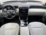 Hyundai Tucson 1.6 T-GDI HEV 230pk Premium Sky / Dealer onderhouden / Glazen schuif- en kanteldak / Trekgewicht 1650 kg / Elektrische achterklep / Stuur- Stoel & Achterbank verwarming / Rondomzicht camera / Stoelventilatie / Adaptief cruise control / Krell Audio Systeem /