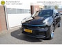 Lynk & Co 01 1.5 261PK! MY23 ZWARTE HEMEL! ORIGINEEL NEDERLANDS! 6,6KWH LADEN PANORAMADAK FULL LED 20INCH ADAPTIEVE CRUISE ANDROID/APPLECARPLAY NAVI STOELVERWARMING CLIMA PDC V+A ENZ..