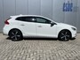 Volvo V40 1.5 T3 Automaat R-Design Polar + Sport Panoramadak Navigatie Camera Harman Kardon Audio Keyless Entry Led Koplampen Stoelverwarming Extra Getint Glas NL Auto