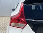 Volvo V40 1.5 T3 Automaat R-Design Polar + Sport Panoramadak Navigatie Camera Harman Kardon Audio Keyless Entry Led Koplampen Stoelverwarming Extra Getint Glas NL Auto