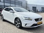 Volvo V40 1.5 T3 Automaat R-Design Polar + Sport Panoramadak Navigatie Camera Harman Kardon Audio Keyless Entry Led Koplampen Stoelverwarming Extra Getint Glas NL Auto