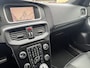Volvo V40 1.5 T3 Automaat R-Design Polar + Sport Panoramadak Navigatie Camera Harman Kardon Audio Keyless Entry Led Koplampen Stoelverwarming Extra Getint Glas NL Auto