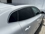 Volvo V40 1.5 T3 Automaat R-Design Polar + Sport Panoramadak Navigatie Camera Harman Kardon Audio Keyless Entry Led Koplampen Stoelverwarming Extra Getint Glas NL Auto