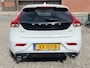 Volvo V40 1.5 T3 Automaat R-Design Polar + Sport Panoramadak Navigatie Camera Harman Kardon Audio Keyless Entry Led Koplampen Stoelverwarming Extra Getint Glas NL Auto