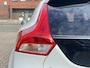Volvo V40 1.5 T3 Automaat R-Design Polar + Sport Panoramadak Navigatie Camera Harman Kardon Audio Keyless Entry Led Koplampen Stoelverwarming Extra Getint Glas NL Auto