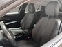 Peugeot 2008 1.2 PureTech Allure Sport 131Pk (APPLE CARPLAY, 3D COCKPIT, GROOT NAVI, 360 CAMERA, LEDER, SPORTSTOELEN, KEYLESS, GETINT GLAS, LM VELGEN, NIEUWE APK, NIEUWSTAAT)