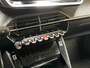 Peugeot 2008 1.2 PureTech Allure Sport 131Pk (APPLE CARPLAY, 3D COCKPIT, GROOT NAVI, 360 CAMERA, LEDER, SPORTSTOELEN, KEYLESS, GETINT GLAS, LM VELGEN, NIEUWE APK, NIEUWSTAAT)