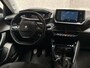 Peugeot 2008 1.2 PureTech Allure Sport 131Pk (VIRTUAL COCKPIT, APPLE CARPLAY, GROOT NAVI, 360 CAMERA, LEDER, SPORTSTOELEN, KEYLESS, GETINT GLAS, LM VELGEN, NIEUWE APK, NIEUWSTAAT)