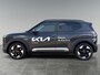Kia EV2 Plus Advanced 42.2kWh 147pk | 5-ZITS | SCHUIF/KANTELDAK | ELEKTR. VERST. BESTUURDERSSTOEL | HARMON KARDON AUDIO | 18'' LM-VELGEN | LED | EXTRA GETINTE RAMEN | STOEL- + STUURWIELVERW. |