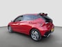 Hyundai i20 1.0 100pk T-GDI Premium Sky Automaat | Schuifdak | Carplay | Climate control | Camera | Premium Audio | Adaptive cruise control | Dodehoek detectie | Keyless entry | Navigatie | Stuurverwarming | Stoelverwarming