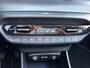 Hyundai i20 1.0 100pk T-GDI Premium Sky Automaat | Schuifdak | Carplay | Climate control | Camera | Premium Audio | Adaptive cruise control | Dodehoek detectie | Keyless entry | Navigatie | Stuurverwarming | Stoelverwarming