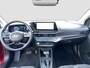 Hyundai i20 1.0 100pk T-GDI Premium Sky Automaat | Schuifdak | Carplay | Climate control | Camera | Premium Audio | Adaptive cruise control | Dodehoek detectie | Keyless entry | Navigatie | Stuurverwarming | Stoelverwarming