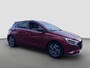 Hyundai i20 1.0 100pk T-GDI Premium Sky Automaat | Schuifdak | Carplay | Climate control | Camera | Premium Audio | Adaptive cruise control | Dodehoek detectie | Keyless entry | Navigatie | Stuurverwarming | Stoelverwarming