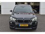 BMW X1 sDrive20i High Executive | Panoramadak | Leer | Stuur en stoelverw. | Trekhaak 1800kg | Head Up | NL Auto Dealer onderhouden |