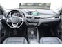 BMW X1 sDrive20i High Executive | Panoramadak | Leer | Stuur en stoelverw. | Trekhaak 1800kg | Head Up | NL Auto Dealer onderhouden |