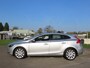 Volvo V40 1.5 T3 Momentum *AUT *NAVI *CRUISE *VOLL ONDERHOUD