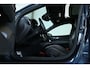 Volvo V60 B3 R-Design | Electrische bedienbare voorstoelen | Stoelverwarming | Adaptive Cruise Control | Parkeerverwarming | BLIS | Panoramadak | Parkeercamera | Parkeersensoren voor + achter | Semi Electrische Wegklapbare Trekhaak | Harman Kardon Premium Audio